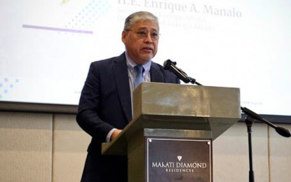 <p><strong>CODE OF CONDUCT.</strong> Foreign Affairs Secretary Enrique A. Manalo gives his keynote speech at the Dialogue on Maritime Governance in the South China Sea in Makati on Wednesday. He said the Philippine government is pushing for a Code of Conduct in the South China Sea that is anchored on the United Nations Convention on the Law of the Sea (UNCLOS). <em>(DFA photo by Maria Vanessa Ubac)</em></p>