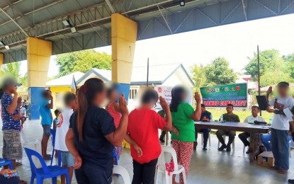 <p><strong>OATH OF ALLEGIANCE.</strong> Ten members of the underground mass organization Liga ng Manggagawang Bukid, withdraw their support to the Communist Party of the Philippines-New People's Army and take their oath of allegiance to the government in Guimba, Nueva Ecija on Tuesday (Aug. 15, 2023). They are now undergoing assessment documentation to avail of the government’s assistance program. <em>(Photo courtesy of Second Provincial Mobile Force Company-Nueva Ecija)</em></p>