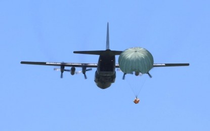 <p><strong>'LOW COST, LOW ALTITUDE' AIRDROP.</strong> An unidentified C-130 transport is seen conducting a 'low cost, low altitude' airdrop over the skies of Sta. Rosa, Nueva Ecija on Tuesday (Aug. 15, 2023). This exercise is part of the ongoing Pacific Airlift Rally, which runs from Aug. 14 to 18. <em>(Photo courtesy of the Philippine Air Force)</em></p>