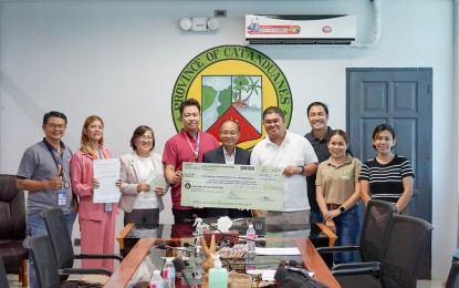 <p><strong>LIVELIHOOD AID.</strong> Officials from the Department of Labor and Employment in Bicol (DOLE-5) and DOLE Catanduanes (left) and the provincial government of Catanduanes (right) pose during a turnover ceremony of PHP4.5 million check on Thursday (Aug. 17, 2023) as livelihood assistance for abaca farmers' associations in the province. At least six Abaca farmers' groups will benefit from the assistance.<em> (Photo courtesy of Catanduanes provincial government)</em></p>