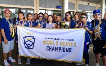 <p><strong>HOMECOMING</strong>. The softball team of Bago City, Negros Occidental, champion of the 12-14 age group of the 2023 Junior League Softball World Series held in Kirkland, Washington earlier this month, arrives at Bacolod-Silay Airport on Friday afternoon (Aug. 18, 2023), with the wife of Bago City Mayor Nicholas Yulo, Jeanne Louise (center), leading the hero’s welcome. Representing the Philippines and the Asia-Pacific Region, it defeated USA’s East Region in the finals to bring home the country's second title in 20 years.<em> (PNA photo by Nanette L. Guadalquiver)</em></p>