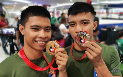 <p><strong>TWIN BROTHERS</strong>. University of Iloilo bet Javen Pareja (left) and his twin brother Jansen show their medals during the awarding ceremony of the Reserve Officers’ Training Corps (ROTC) Games Visayas Leg kickboxing competition at the SM Iloilo on Aug. 18, 2023. Javen won the gold medal following a unanimous decision win over Jansen in the men's 57kg final. <em>(Photo courtesy of the Philippine Sports Commission)</em></p>