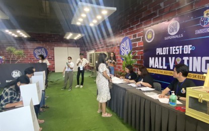 <p><strong>MALL MOCK VOTING.</strong> Registered voters of Barangay Capantawan in Legazpi City, Albay participate in the pilot test of mall voting at SM City Legazpi on Saturday (Aug.19, 2023). The Commission on Elections wants the Barangay and Sangguniang Kabataan Elections on Oct. 30 more accessible, especially for the vulnerable sector like the elderly and those with disabilities. <em>(PNA photo by Connie Calipay)</em></p>
<p> </p>