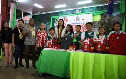 Taguig distributes school packages for public schools students