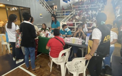 <p><strong>SERVICE CARAVAN</strong>. Albay Provincial Health Office personnel provide health services to Pantawid Pamilyang Pilipino Program (4Ps) beneficiaries during the 'ALBAYanihan Caravan' at Albay Astrodome in Legazpi City on Tuesday (Aug. 22, 2023). The 1,500 beneficiaries were selected through the Social Welfare and Development Indicators tool that assesses the well-being of 4Ps members.<em> (PNA photo by Connie Calipay)</em></p>