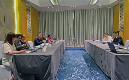 <p><strong>EXPANDING PRESENCE</strong>. Chinese bag maker DXHIC will begin the operation of its manufacturing plant in Subic in the third quarter of 2023. Trade Undersecretary Ceferino Rodolfo (fourth from left), DXHIC co-owners and top executives Sloan Shao (right) and Zeng Lingcan met at the sidelines of the 2023 ASEAN-China Greater Bay Area (Qianhai) Economic Cooperation Forum in Qianhai, Shenzhen last July 29 to 31, 2023. <em>(Courtesy of DTI)</em></p>