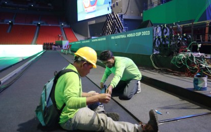 <p><strong>GETTING READY</strong>. Workers are busy sprucing up the 55,000-seater Philippine Arena in Bocaue, Bulacan on Wednesday (Aug. 23, 2023) in preparation for the upcoming #FIBA Basketball World Cup 2023 opening. The Philippines will attempt to break the gate attendance record of 32,616 when the USA beat Russia in the 1994 finals held in Canada as the tournament unfolds on Aug. 25. <em>(PNA photo by Joey Razon)</em></p>