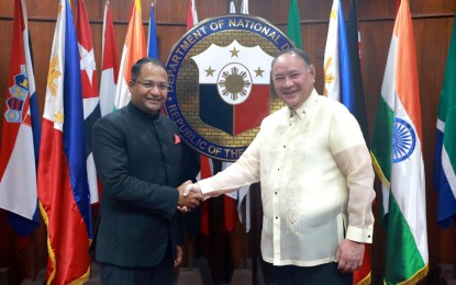<p><strong>TIMELY DELIVERY</strong>. India Ambassador to the Philippines, Shambhu Santha Kumaran (left), and Department of National Defense (DND) Secretary Gilberto Teodoro Jr. (right) during their Aug. 17, 2023 meeting at DND headquarters in Camp Aguinaldo, Quezon City. In this meeting, Kumaran assured Teodoro that the BrahMos cruise missile system will be delivered on time.<em> (Photo courtesy of the DND) </em></p>