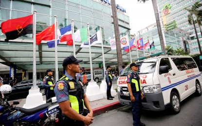 <p><strong>POLICE VISIBILITY.</strong> Cops secure the vicinity of Smart Araneta Coliseum in Cubao, Quezon City on Wednesday (Aug. 23, 2023), one of the venues of the FIBA World Cup. National Capital Region Police Office chief Brig. Jose Melencio Nartatez Jr. said some 2,225 officers are deployed in areas where the event will be held to ensure the protection of athletes and all foreign guests. <em>(PNA photo by Joan Bondoc)</em></p>