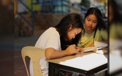 <div dir="auto"><strong>ENROLLMENT</strong>. Students of Batasan Hills National High School on Batasan Road, Quezon City check out their details and fill-out forms as they enroll for school year 2023-24. Enrollment for the upcoming school year is until August 26 and classes will start on August 29. <em>(PNA photo by Joan Bondoc)</em></div>