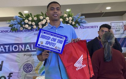 <p><strong>HIRED ON THE SPOT.</strong> John Dominic Acuna, 26, from Barangay Bagong Abre in Legazpi City, Albay was one of the applicants who was hired on the spot on Friday (Aug. 25, 2023) during the World Cafe of Opportunities of the Technical Education and Skills Development Authority (TESDA) in Albay. At least 54 technical-vocational graduates in Albay were hired on the spot in the event. <em>(PNA photo by Connie Calipay)</em></p>