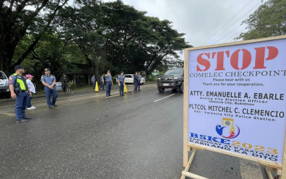 <p><strong>BSKE READY. P</strong>olice personnel are deployed in the Valencia City, Bukidnon highway to monitor and secure peace and order as the Barangay and Sangguniang Kabataan election (BSKE) season begins on Monday (Aug. 28, 2023). Military officials have urged the public not to vote for candidates who are known supporters of the communist rebels. <em>(Photo courtesy of Comelec-Valencia City)</em></p>