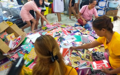 <p><strong>HOLIDAY RUSH</strong>. Dabawenyos flock to a mall in Davao City on Monday (Aug. 28, 2023) to buy school supplies. Regular classes started Tuesday (Aug. 29) in all public elementary and secondary institutions nationwide. <em>(PNA photo by Robinson Niñal Jr.) </em></p>