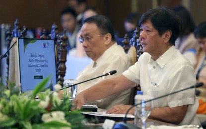 <p class="p1"><span class="s1"><strong>STABILIZING RICE PRICES.</strong> President Ferdinand R. Marcos Jr. on Tuesday (Aug. 29, 2023) convenes a meeting with concerned sectors to discuss updates on initiatives being undertaken to stabilize rice supply and prices. Marcos directed all concerned agencies to utilize the available legal tools to control the price of rice and make it affordable. <em>(Photo courtesy of Presidential Photojournalists Association)</em></span></p>