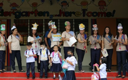 <p><strong>PRODUCTIVITY BONUS</strong>. Teachers at President Corazon C. Aquino Elementary School in Quezon City make first day of classes pleasant for students in this photo taken Aug. 29, 2023. The Department of Budget and Management on Monday (July 15, 2024) assured the release of the Performance-Based Bonus of public school teachers for Fiscal Years 2022 and 2023. <em>(PNA photo by Joan Bondoc)</em></p>