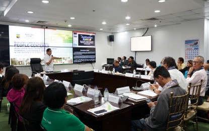 <p><strong>VALIDATION</strong>. Iloilo Governor Arthur Defensor Jr. presents before Galing Pook validators the province’s zero open defecation program on Wednesday (Aug. 30, 2023). In a press conference, he said the program has already reached the semi-final stage. <em>(PNA photo courtesy of Balita Halin sa Kapitolyo)</em></p>