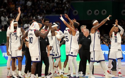 <p><strong>SWEEP.</strong> Team USA celebrates after beating Jordan 110-62 to complete a 3-0 sweep of Group C of FIBA World Cup at the SM Mall of Asia Arena in Pasay on Wednesday (Aug. 30, 2023). Anthony Edwards led the Americans with 20 points and eight rebounds. <em>(PNA photo by Jess Escaros)</em></p>