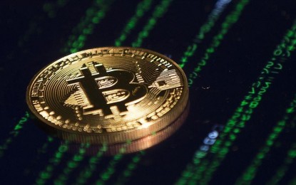 <div dir="auto"><strong>PRICE UP</strong>. Bitcoin prices rose more than 7 percent on Tuesday after a US court ruled in favor of Grayscale, which, in 2022 requested before the US Securities and Exchange Commission to convert its Bitcoin Trust into an exchange-traded fund (ETF). As a result, the price of Bitcoin increased to around USD28,040 at around 1pm EDT. <em>(Photo from Anadolu)</em></div>