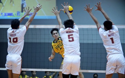 <p><strong>POWERFUL SPIKE.</strong> Zhydryx Saavedra of Far Eastern University (FEU) tries to score against three defenders from University of Perpetual Help System DALTA during the preliminary round of the Men's V-League Collegiate Challenge at the Paco Arena in Manila on Wednesday (Aug. 30, 2023). The FEU Tamaraws won the match, 25-22, 23-25, 25-16, 25-16. <em>(Photo courtesy of V-League)</em></p>