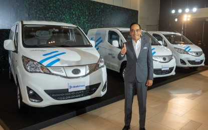 <p><strong>100% E-VEHICLES</strong>. Aboitiz Power Corp. president and chief executive officer Emmanuel Rubio lead the launch of the electric vehicle (EV) fleet transformation program at the Blue Leaf Cosmopolitan in Quezon City on Thursday (Aug. 31, 2023). The company targets all its power distribution networks to use 100 percent EVs by 2040. <em>(Photo courtesy of AboitizPower)</em></p>