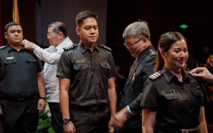 <p><strong>NEW IMMIGRATION OFFICERS.</strong> Immigration Commissioner Norman Tansingco (2nd from right) leads the graduation ceremony of 108 immigration officers at the Government Service Insurance System in Pasay City on Wednesday (Aug. 30, 2023). Tansingco said the new batch will help bolster the immigration's manpower and operation efficiency. <em>(Photo courtesy of Bureau of Immigration)</em></p>