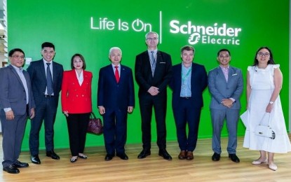 <p><strong>EXPANSION</strong>. Trade of Trade and Industry (DTI) Secretary Alfredo Pascual (4th from left) with the Philippine delegation and officers of Schneider Electric at Schneider Electric Innovation Hub in Paris on June 19, 2023. Photo shows other officials (left to right) Assistant Secretary Allan Gepty of DTI; Homer Ilagan, director of Power Systems and Services Sustainability of SE Philippines; DTI Undersecretary Maria Blanca Kim Bernardo-Lokin; Eric Heitz, Vice President for Power Systems Supply Chain; Romaric Ernst, Vice President for Business Development (EAJ); Norman Roland Ocana III, head of Government Affairs of SE Philippines; and Commercial Counsellor Rosa Katrina Banzon of Philippine Trade and Investment Center in Paris. <em>(Courtesy of DTI)</em></p>