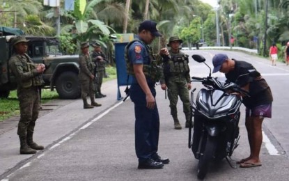 <p><strong>COMELEC CHECKPOINT.</strong> AFP and PNP personnel conduct a checkpoint in one of the locations in Eastern Visayas, as part of the effort to tighten security in 16 provinces in central Philippines. Visayas Command chief, Lt. Gen. Benedict Arevalo, said Friday (Sept. 1, 2023) over 1,000 AFP personnel will augment PNP and law enforcement units in manning checkpoints to secure the elections in the 11,443 barangays in the Visayas.<em> (Photo courtesy of Viscom PIO)</em></p>