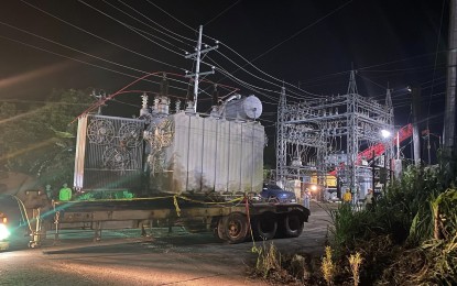 Neighbor coop helps restore power in blackout-hit Negros towns