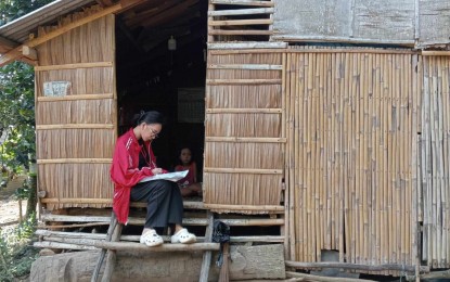 <p><strong>REASSESSMENT</strong>. A Department of Social Welfare and Development-Bicol employee conducts house visitation and interviews a Pantawid Pamilyang Pilipino Program beneficiary in this undated photo as part of the reassessment to determine the level of well-being of members. At least 75,000 4Ps household beneficiaries classified as "non-poor" in the region are undergoing reassessment. <em>(Photo courtesy of DSWD-Bicol)</em></p>