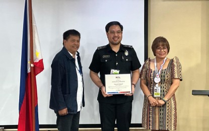 <p><strong>HONESTY</strong>. Immigration Officer III Vincent Estacio (middle) receives recognition for his honesty on Monday (Sept. 4, 2023) after returning over PHP56,000 worth of lost cash at the Ninoy Aquino International Airport (NAIA). Estacio said he found the money placed inside a brown envelope during his usual rounds last month. <em>(Photo courtesy of Bureau of Immigration)</em></p>