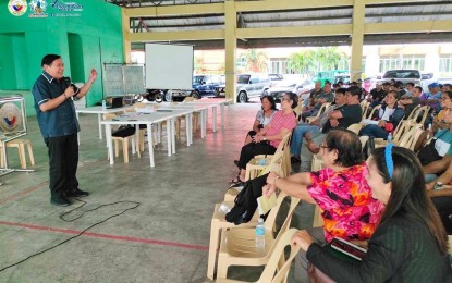 <p><strong>PUBLIC MEETING</strong>. Candon City Mayor Eric Singson meets with local hog raisers on Sept. 4, 2023 to tackle the prevailing price of hogs in the locality. Singson announced the mandatory registration and accreditation of all meat traders doing business in the city, on Thursday (Sept. 7, 2023). <em>(Photo courtesy of the city government of Candon)</em></p>