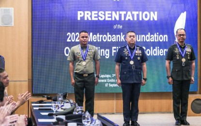 <p><strong>AWARDEES.</strong> The 2023 Metrobank Foundation Outstanding Filipino Soldiers (MFOFAS) awardees (from left) Staff Sgt. Danilo S. Banquiao, Lt. Col. Joseph J. Bitancur, and Col. Joseph Jeremias Cirilo C. Dator during the presentation ceremony conducted on Sept. 7 at the Armed Forces of the Philippines (AFP) General Headquarters in Camp Aguinaldo, Quezon City. The AFP said these awardees exemplify the professionalism and competence of its personnel. <em>(Photo courtesy of the AFP) </em></p>