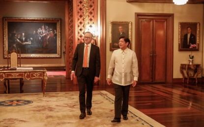 <p><strong>PALACE TOUR.</strong> President Ferdinand R. Marcos Jr. (right) shows Australian Prime Minister Anthony Albanese around Malacañan Palace in Manila on Friday (Sept. 8, 2023). It is the first visit of an Australian Prime Minister to the Philippines since John Howard in 2003. <em>(PNA photo by Rey Baniquet)</em></p>