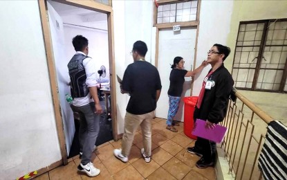 <p><strong>INSPECTION.</strong> A composite team from the City Building and Architects Office, Permits and Licensing Division, and the sanitation division of the Health Services Office inspect a boarding house in this undated photo. The inspection of boarding houses is a regular activity to ensure the health and safety of thousands of tenants, mostly students. <em>(PNA photo from PIO-Baguio FB page)</em></p>
<p> </p>