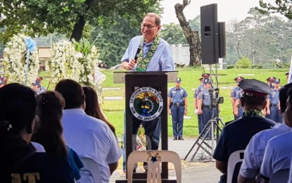 <p><strong>TRIBUTE.</strong> Marikina City Mayor Marcelino Teodoro leads the commemoration of the 36th Marikina Police Memorial Day at Loyola Memorial Park on Sunday (Sept. 10, 2023). The Marikina police gave a 21-gun salute in honor of their fallen colleagues who died in the performance of their duties. <em>(Photo courtesy of Marikina LGU)</em></p>