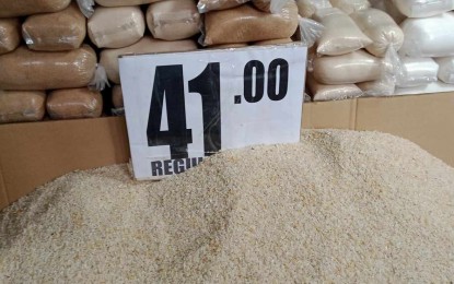 <p><strong>RIGHT PRICE</strong>. Regular milled rice is sold for PHP41 per kilogram at the Albay Public Market in Legazpi City on Monday (Sept. 11, 2023). The Department of Trade and Industry-Bicol has profiled 578 rice retailers affected by Executive Order 39, which mandates rice price ceilings, to receive assistance from the government. <em>(PNA photo by Emmanuel Solis)</em></p>