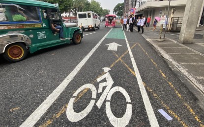 <p><strong>BIKE LANE</strong>. A protected bike lane along Rizal Street in front of the Legazpi City Hall. More bike enthusiasts enjoy rides along the streets in the capital city of Albay after the completion of 17.05-kilometer protected bike lanes. <em>(PNA photo by Connie Calipay)</em></p>
