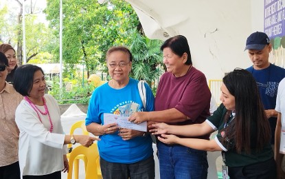 <p><strong>DISTRIBUTION.</strong> A rice retailer in Dagupan City receives a subsidy from the national government for complying with the rice price cap during a distribution at the city plaza on Wednesday (Sept. 13, 2023). Dagupan City has seven rice retailers who immediately complied with the mandated price ceiling on regulated and well-milled rice. (<em>Photo by Hilda Austria</em>)</p>
<p> </p>