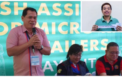 <p><strong>CASH AID.</strong> Director Loreto Cabaya Jr. of the Department of Social Welfare and Development (DSWD) in the Soccsksargen Region speaks during the distribution of cash aid to micro rice vendors in Tacurong City on Thursday (Sept. 14, 2023). A rice vendor (inset) who complied with the provisions of Executive Order 39 shows his cash aid given under the DSWD’s Sustainable Livelihood Program. <em>(Photo courtesy of DSWD-12)</em></p>