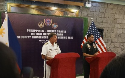 <p><strong>BOOSTING COOPERATION.</strong> US Indo-Pacific Command chief, Adm. John Aquilino (left), and AFP chief Gen. Romeo Brawner Jr. hold a press briefing at Camp Aguinaldo, Quezon City on Thursday (Sept. 14, 2023), shortly after the annual Mutual Defense Board - Security Engagement Board (MDB-SEB) meeting. Aquilino said joint operations of Philippine and American warships would continue to ensure that freedom of the seas and peace are maintained.<em> (PNA photo by Priam Nepomuceno)</em></p>