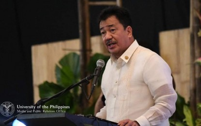<p><strong>COLLABORATION AND INCLUSIVITY. </strong>Commission on Higher Education (CHED) Chairperson J. Prospero de Vera III lauds the University of the Philippines (UP) as it led the first UP-State Universities and Colleges (SUC) Summit on Friday (Sept. 15, 2023) in Davao City. De Vera said the summit provided collaboration and inclusivity for all SUCs. <em>(Photo courtesy of the University of the Philippines-Media and Public Relations Office) </em></p>