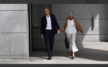 <p><strong>RESTRAINED.</strong> Former Spanish Football Federation President Luis Rubiales testifies in the National Court in Madrid.  The court has ordered Rubiales from going near Jennifer Hermoso, who filed a case against him after kissing her in public after the Spain's women's team won the World Cup.  <em>(Anadolu)</em></p>