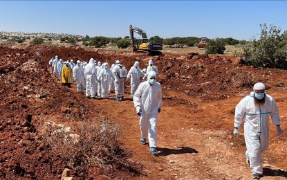 <p><strong>MASS GRAVES.</strong> People who lost their lives in floods, are buried in mass graves as the search and rescue operations continue in Derna, Libya on Sept. 16, 2023. At least 6,000 people have died in the deadly flooding.<em> (Anadolu)</em></p>