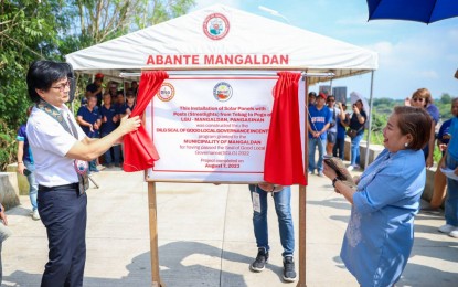 <p><strong>UPHOLDING SAFETY.</strong> DILG Secretary Benjamin Abalos Jr. (left) and Mangaldan, Pangasinan Mayor Bona Fe De Vera-Parayno (right) lead the inauguration of the PHP5-million street lights project in the town on Sunday (Sept. 17, 2023). The project worth PHP5 million was funded through the incentive given to the municipality for winning the Seal of Good Local Governance. <em>(Photo courtesy of DILG)</em></p>