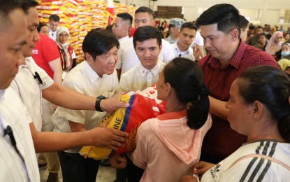 <p><strong>CONTINUOUS AID.</strong> President Ferdinand R. Marcos Jr. (3rd from left) leads another rice distribution on Tuesday (Sept. 26, 2023) in Manila. Each Pantawid Pamilyang Pilipino Program beneficiary received 25 kilograms of rice at San Andres Sports Complex. <em>(PNA photo by Alfred Frias)</em></p>