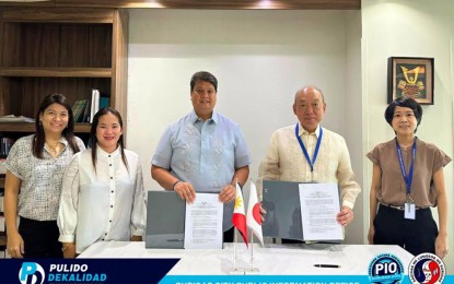 <p><strong>BOOSTING HEALTHCARE SERVICES.</strong> Consul-General Ishikawa Yoshihisa (2nd from right), the Consul-General of Japan in Davao, and Surigao City Mayor Pablo Yves Dumlao (3rd from left) sign a contract for the grant of PHP3.5-million state-of-the-art mobile X-ray system on Wednesday (Sept. 20, 2023) in Davao City. The facility is expected to boost the diagnostic capabilities of the city health office. <em>(Photo courtesy of PIO Surigao City)</em></p>