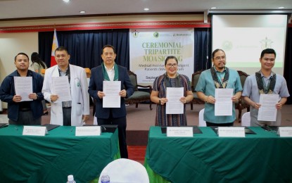 <p><strong>AID TO INDIGENTS.</strong> Representatives of the Department of Health (DOH) in Davao Region, Southern Philippines Medical Center, and Brokenshire Medical Center signed an agreement Wednesday (Sept. 20, 2023) in Davao City for the Medical Assistance for Indigents and Persons-in-Crisis (MAIP) program. The DOH program intends to provide medical assistance to patients seeking consultation, rehabilitation, or examination in government hospitals but has been expanded to private health facilities. <em>(PNA photo by Robinson Niñal Jr.)</em></p>
