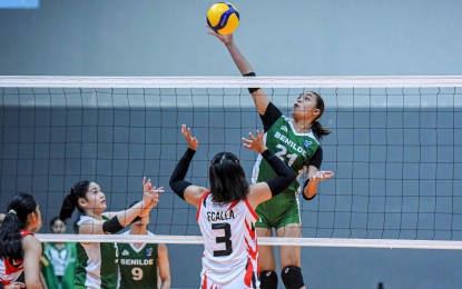 <p><strong>SINGLE BLOCK</strong>. College of Saint Benilde's Zamantha Nolasco (No. 21) deflects the ball from the University of the East’s Mary Christine Ecalla (No. 3) in Game 1 of the V-League Women’s Collegiate Challenge best-of-three semifinal series at the Paco Arena in Manila on Wednesday (Sept. 20, 2023). The Lady Blazers won the match, 25-22, 25-13, 25-12. <em>(Photo courtesy of V-League)</em></p>