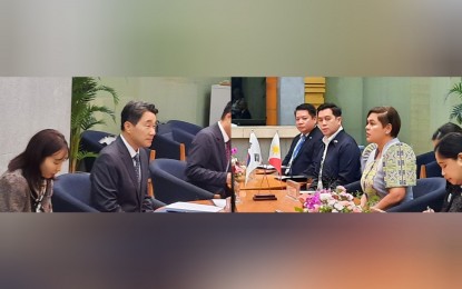 <p><strong>DIGITAL EDUCATION.</strong> Vice President and Education Secretary Sara Z. Duterte (2nd from right, right photo) and South Korean Deputy Prime Minister and Education Minister Lee Ju-Ho (2nd from left, left photo) discuss possible cooperation between the Philippines and South Korea in the area of education at the sidelines of the 2023 Global Education and Innovation Summit at the Convention and Exhibition Center in Gangnam District in Seoul on Thursday (Sept. 21, 2023). The bilateral meeting explored how Manila and Seoul can cooperate in education, especially on the use of digital technology in learning. <em>(PNA photos by Kris Crismundo)</em></p>
