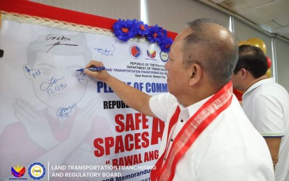 <p><strong>NO TO HARASSMENT.</strong> Employees of the Land Transportation Franchising and Regulatory Board (LTFRB) sign a pledge of commitment during the agency's launch of its anti-harassment campaign in public transport at the LTFRB Central Office in Quezon City on Friday (Sept. 22, 2023). The campaign is contained in LTFRB's Memorandum Circular No. 2023-016 or the “Implementation of Safe Spaces Act involving Public Land Transportation Services”. <em>(Photo courtesy of LTFRB)</em></p>